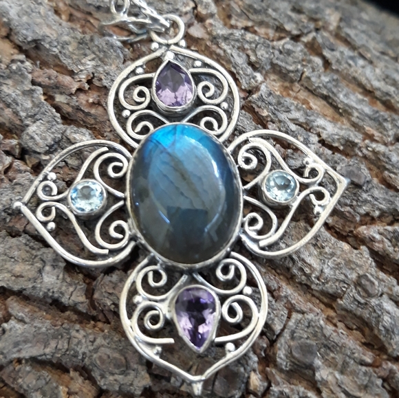 Labradorite Spectrolite Silver Pendant - Picture 6 of 7